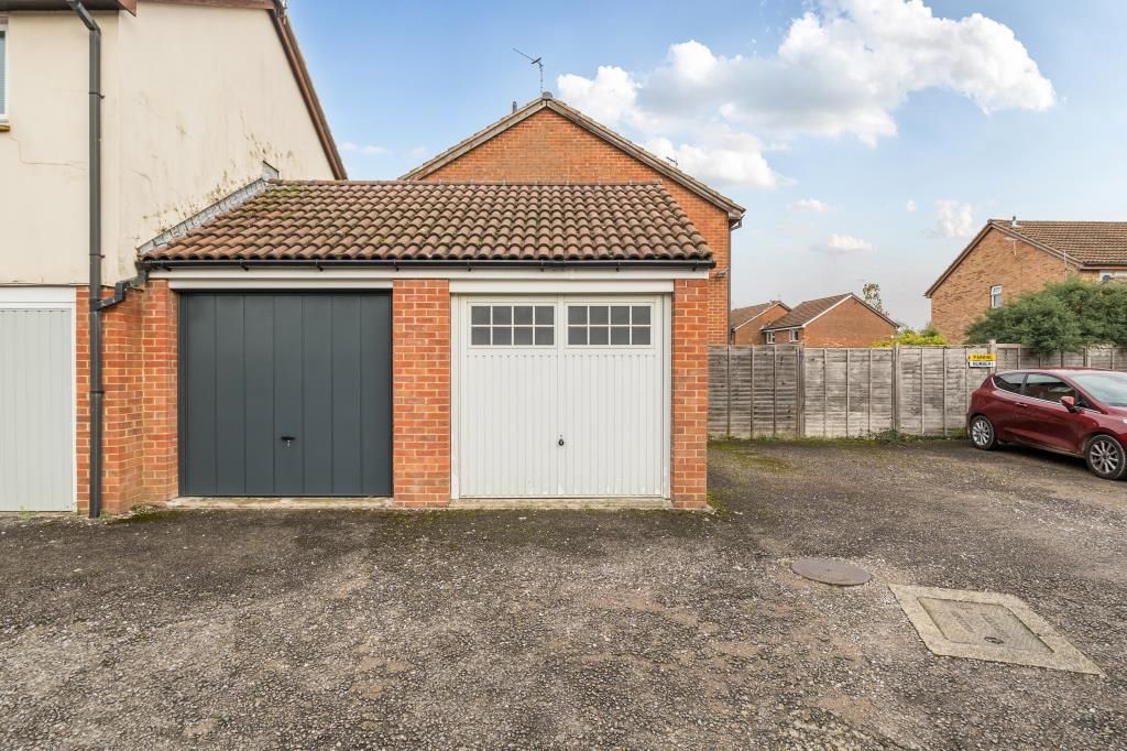 Property photo 2 of 20 Garage/Drive