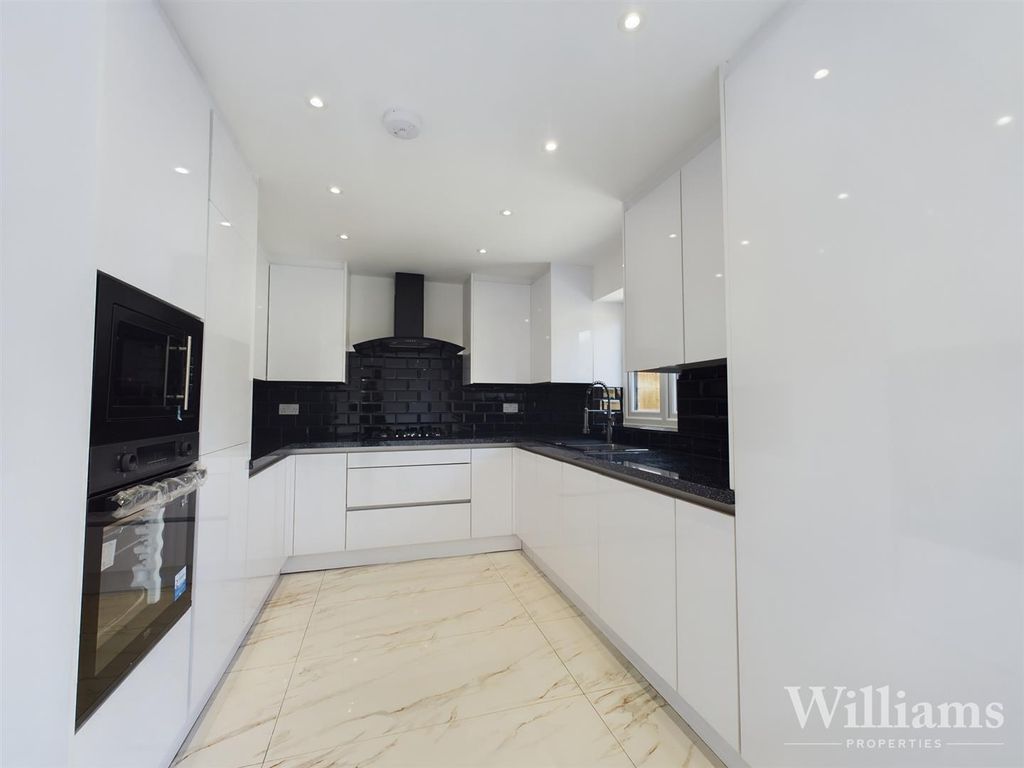 Property photo 1 of 17 Cam02962G0-Pr0106-Still009.Jpg