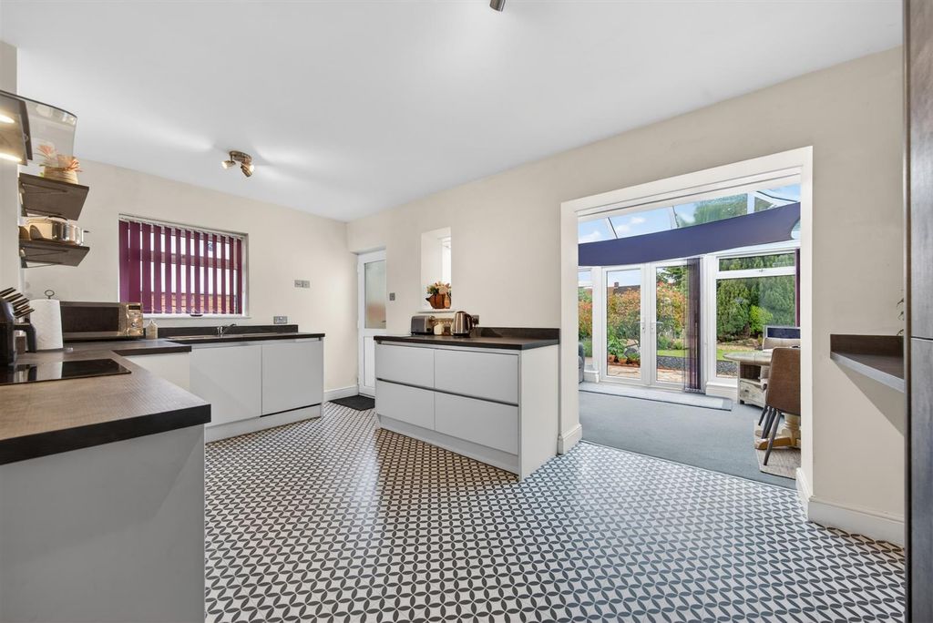Property photo 2 of 17 25Ferndalrdweb24.Jpg