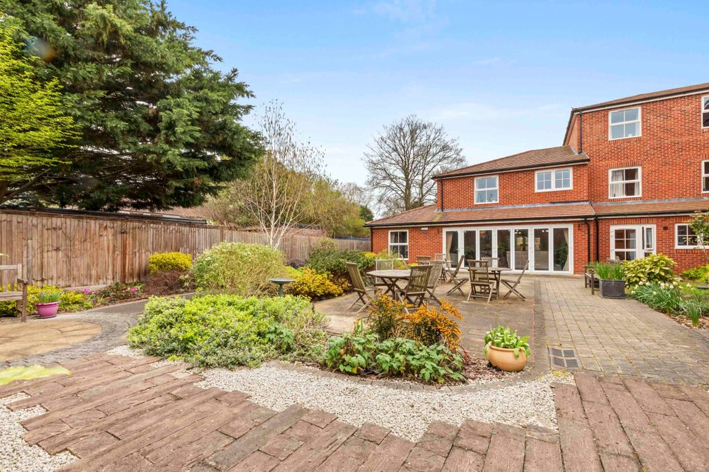 Property photo 3 of 14 30 Peel Lodge, Sl7 3Fh (Low Res)-8