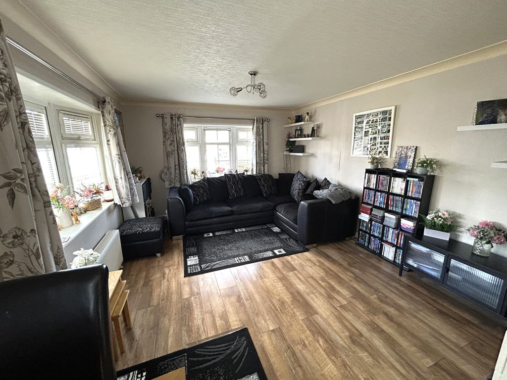 Property photo 2 of 20