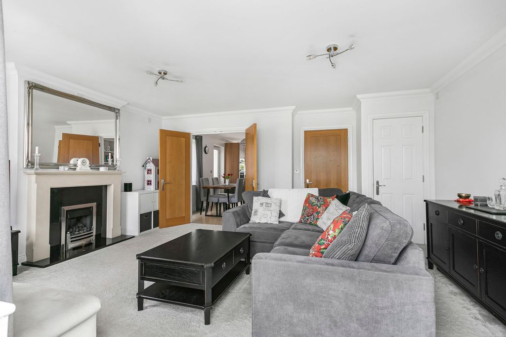 Property photo 3 of 19