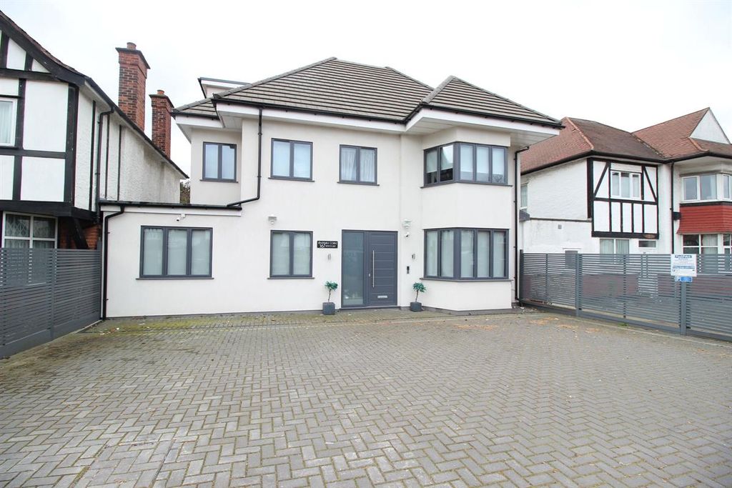 Property photo 2 of 10