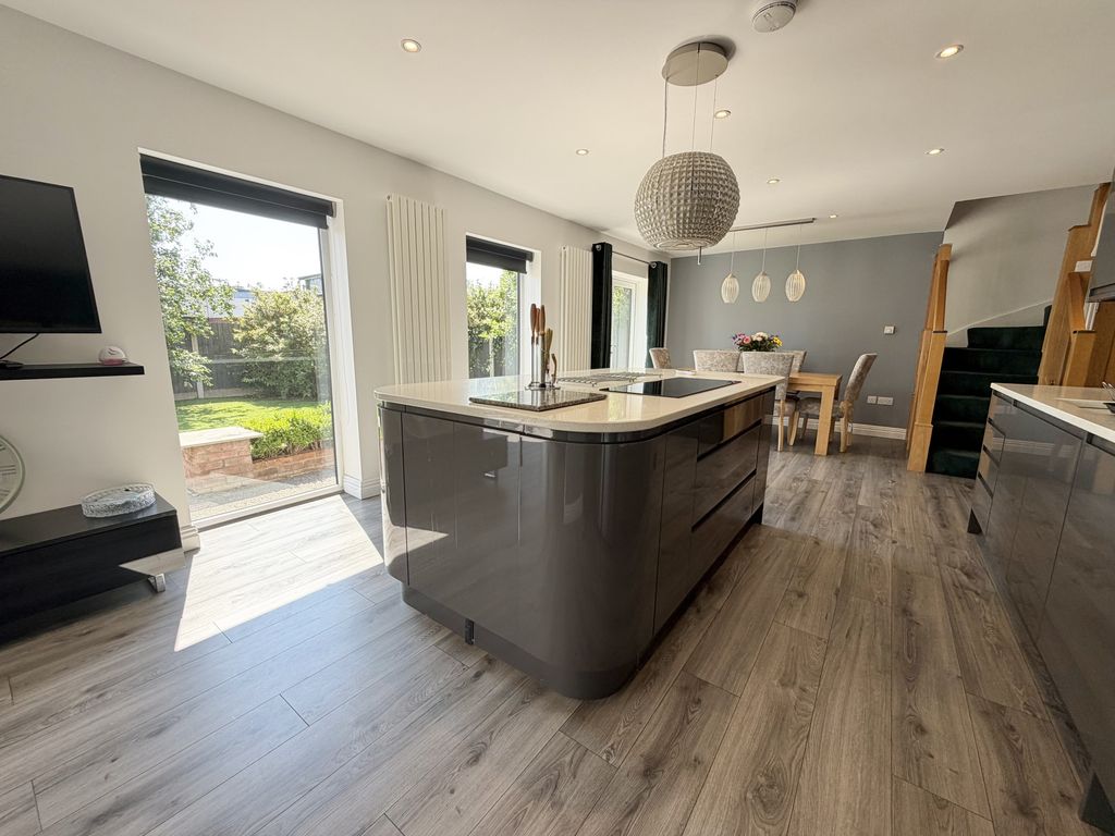 Property photo 2 of 33