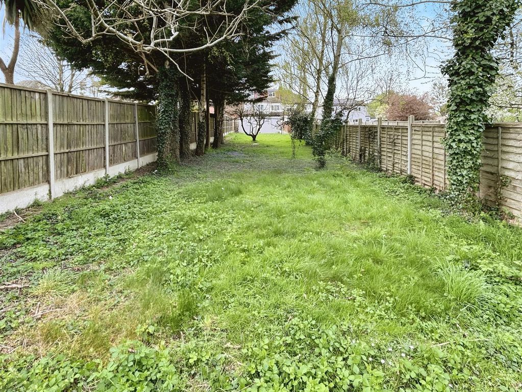 Property photo 3 of 22 Garden