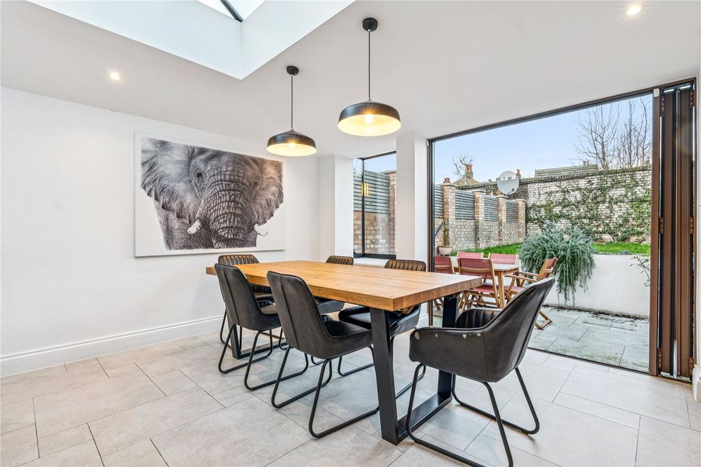 Property photo 2 of 18 Picture No. 33