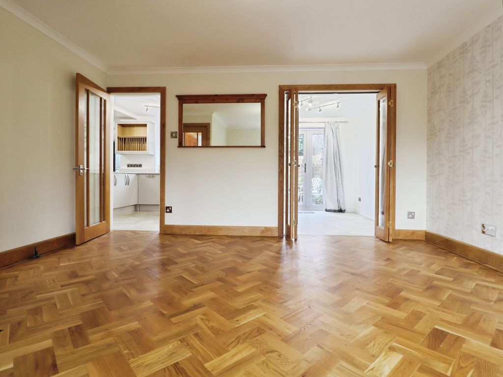 Property photo 3 of 20 Lounge