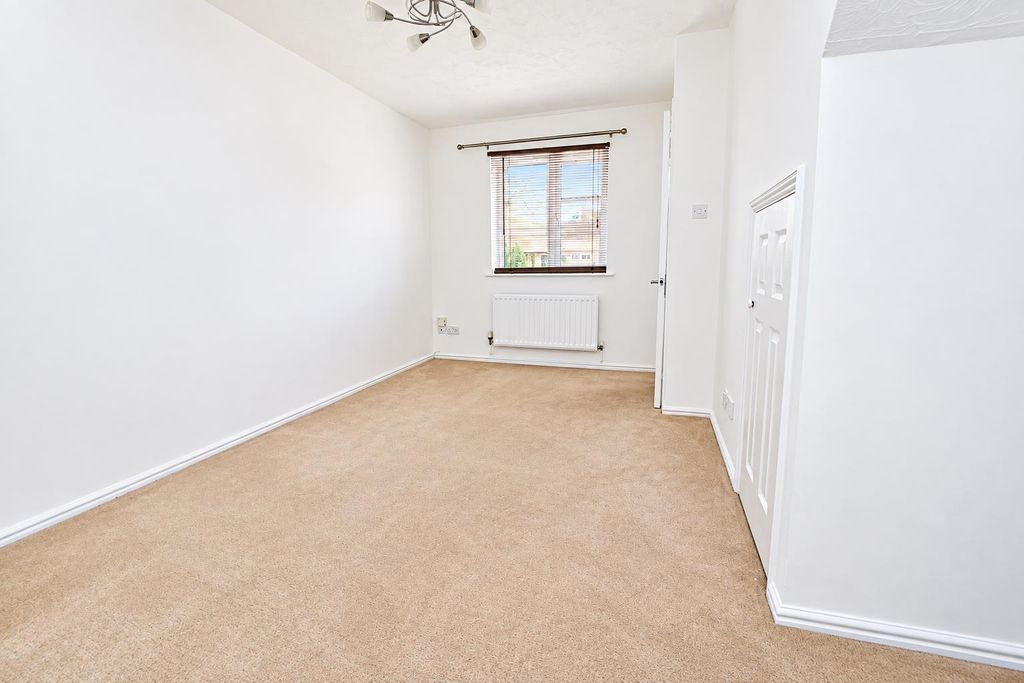 Property photo 2 of 9 Lounge 2.Png