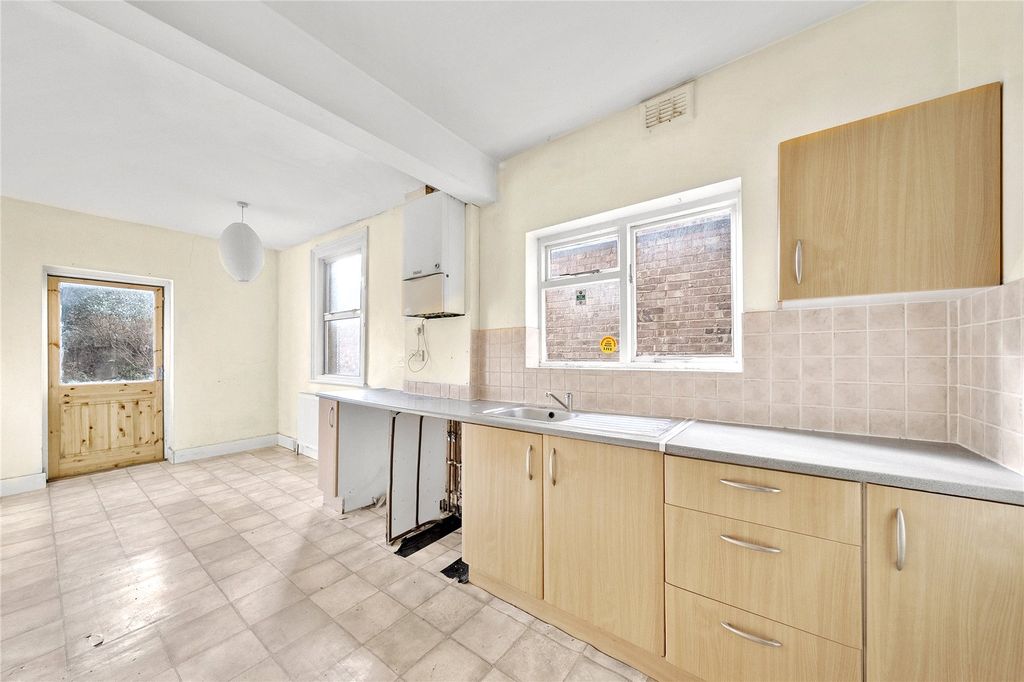 Property photo 2 of 19 Picture No. 12