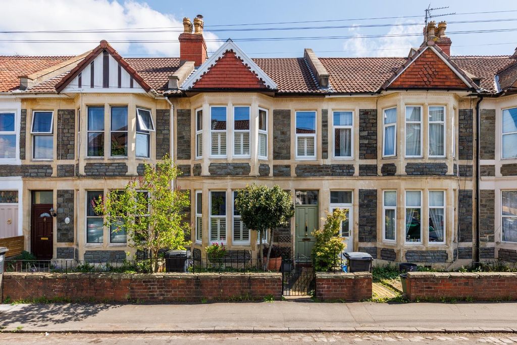 Property photo 2 of 24 28 Victoria Park Road, Bs16-33.Jpg