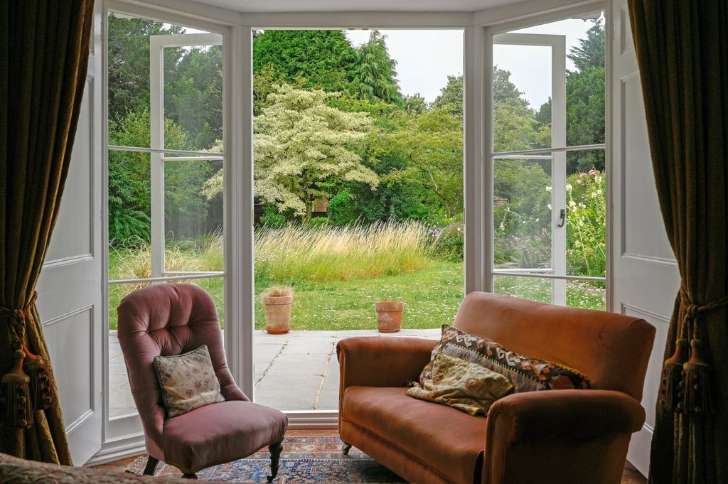Property photo 3 of 27 Sitting Room