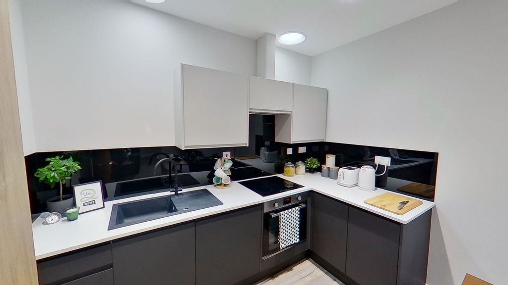 Property photo 1 of 10 Kitchen