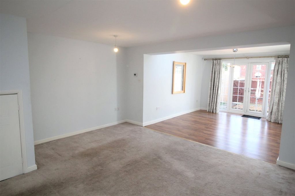 Property photo 3 of 17 Open Plan