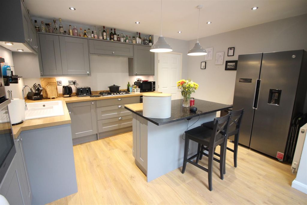 Property photo 2 of 24 Kitchen