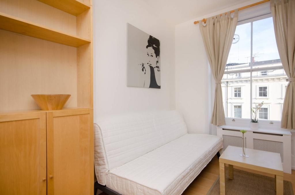 Property photo 1 of 5 Studio To Rent