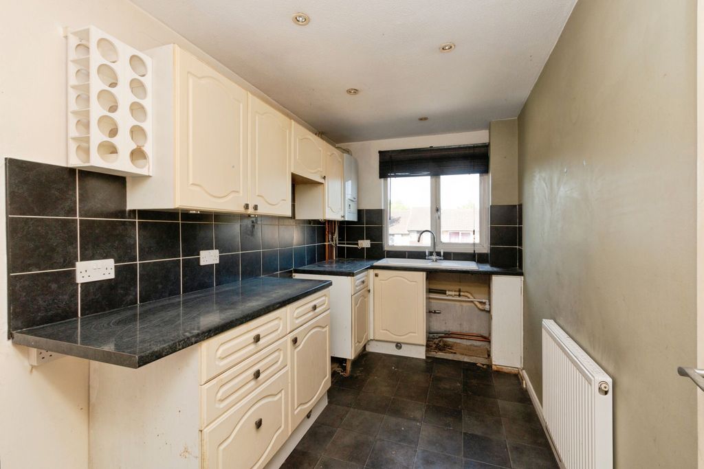 Property photo 3 of 11