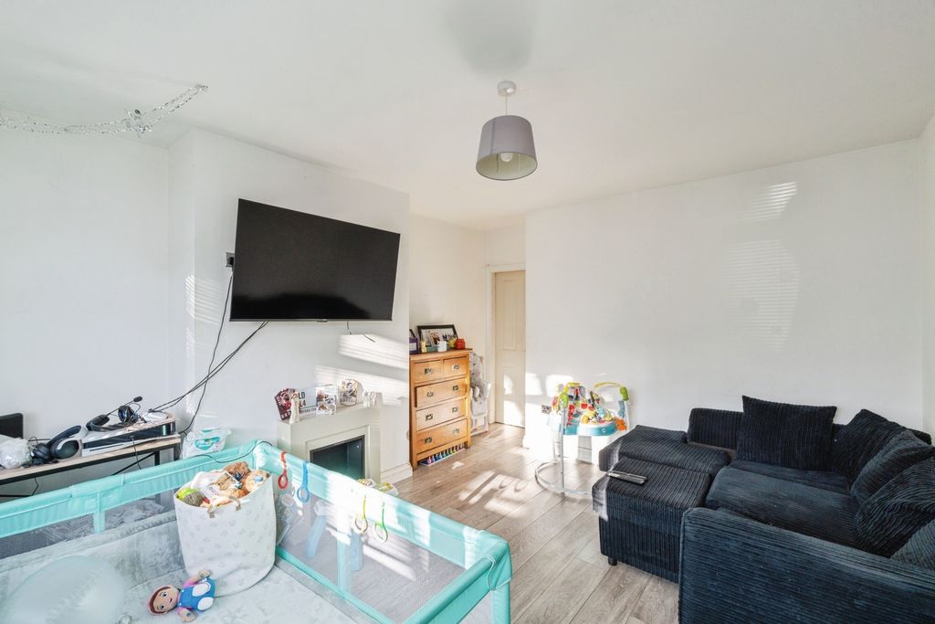 Property photo 2 of 11 Pbox-Img.Jpg