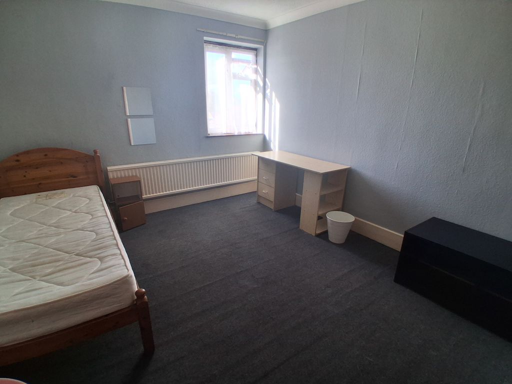 Property photo 3 of 4 Room Four