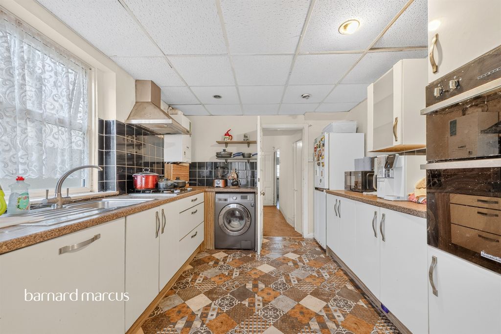 Property photo 2 of 16