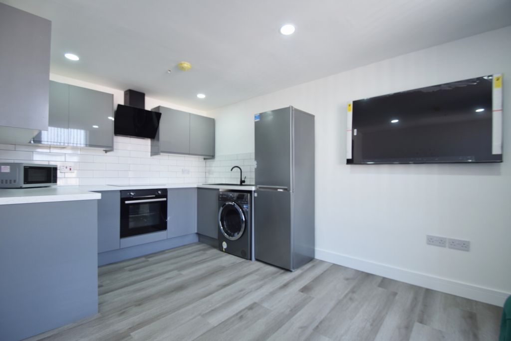 Property photo 2 of 9 Photo 3