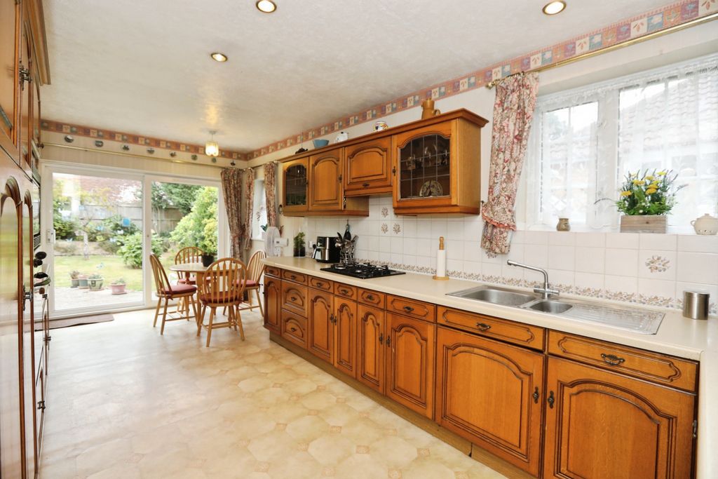 Property photo 2 of 17 Kitchen/Breakfast Room