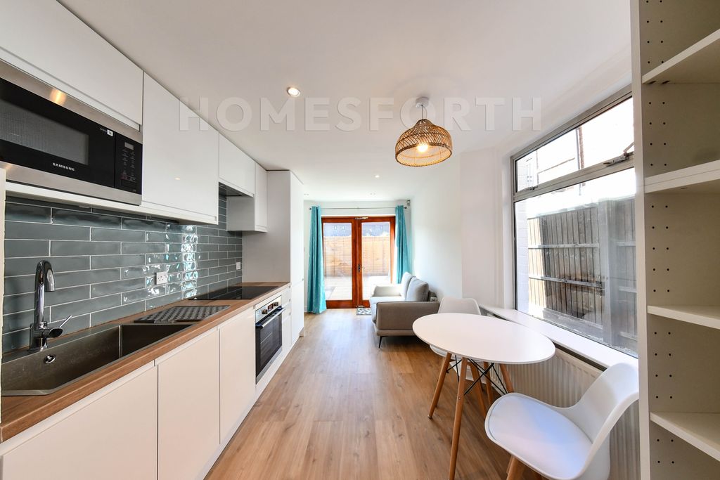 Property photo 1 of 16 Photo 10