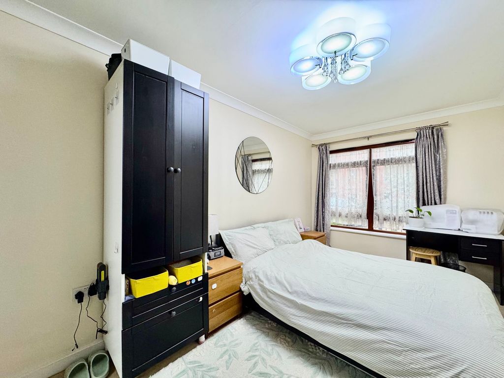 Property photo 3 of 14 Double Bedroom