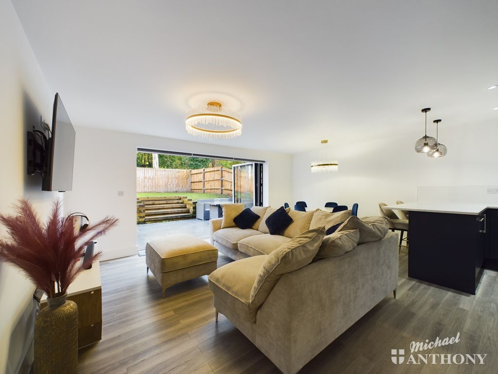 Property photo 2 of 22 Cam02773G0-Pr0024-Still025