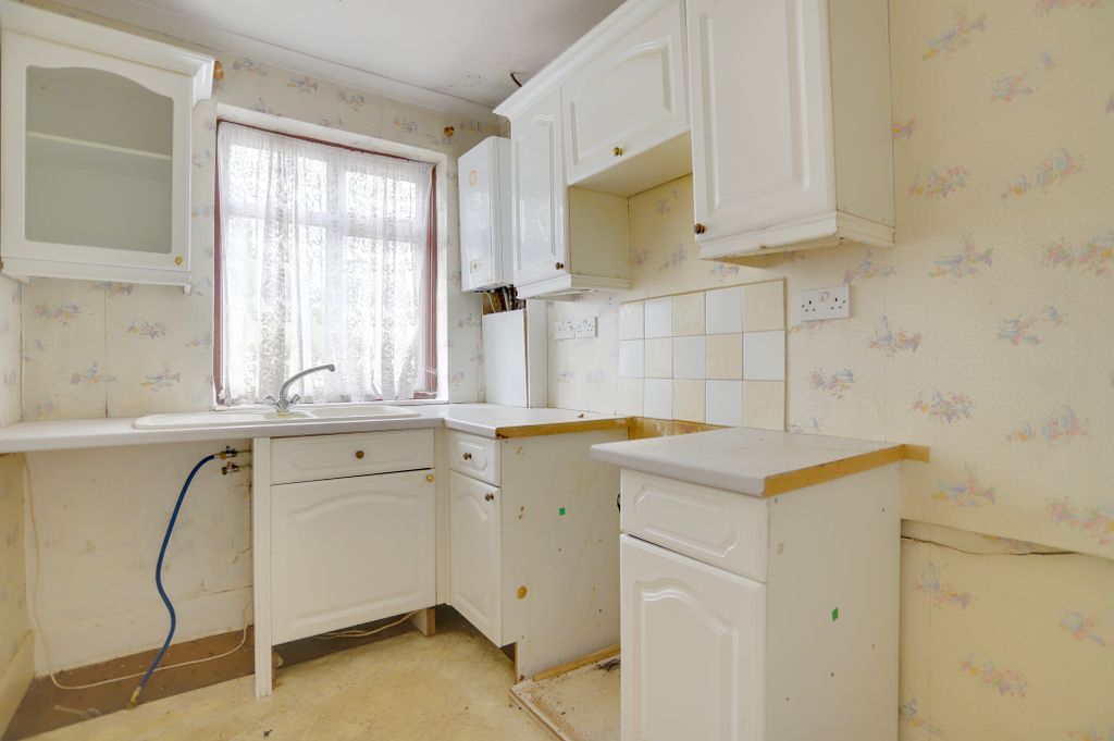 Property photo 3 of 6 2