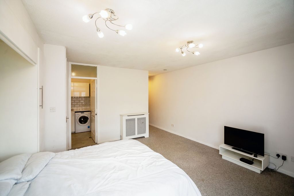 Property photo 3 of 7 Reception/Bedroom