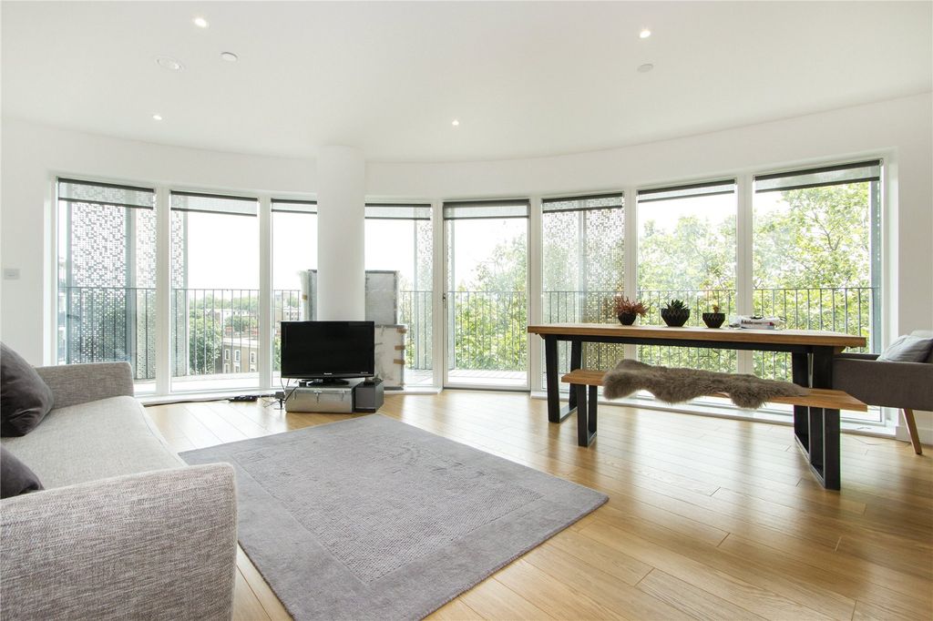 Property photo 1 of 10 Reception Room