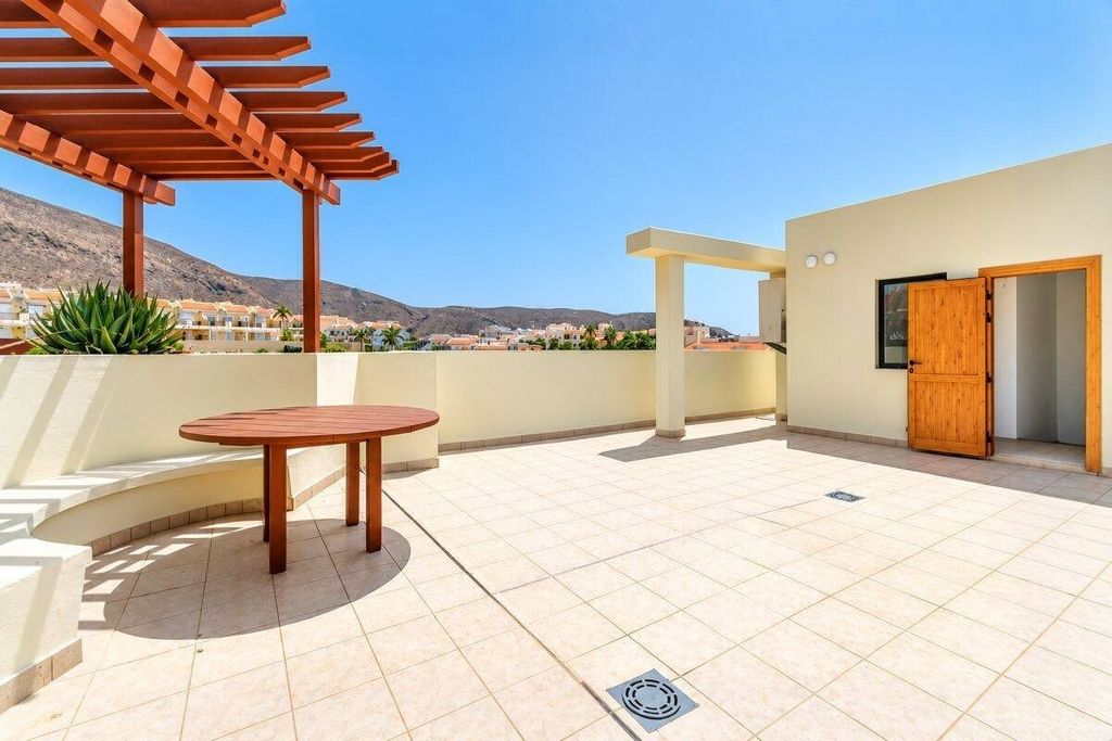 Property photo 1 of 25 Spacious Renovated Attic With Terraces And Pool Views In Atanaus, Los Cristianos