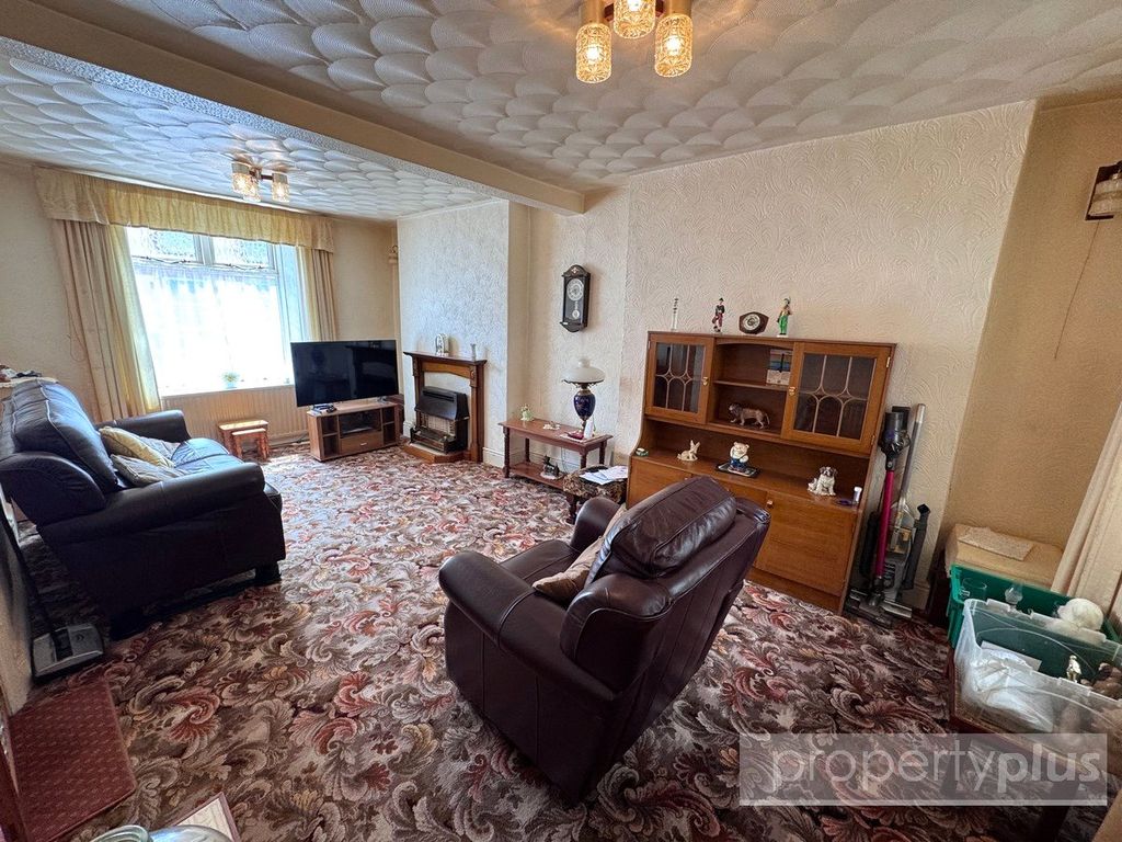 Property photo 2 of 15 Picture No. 12