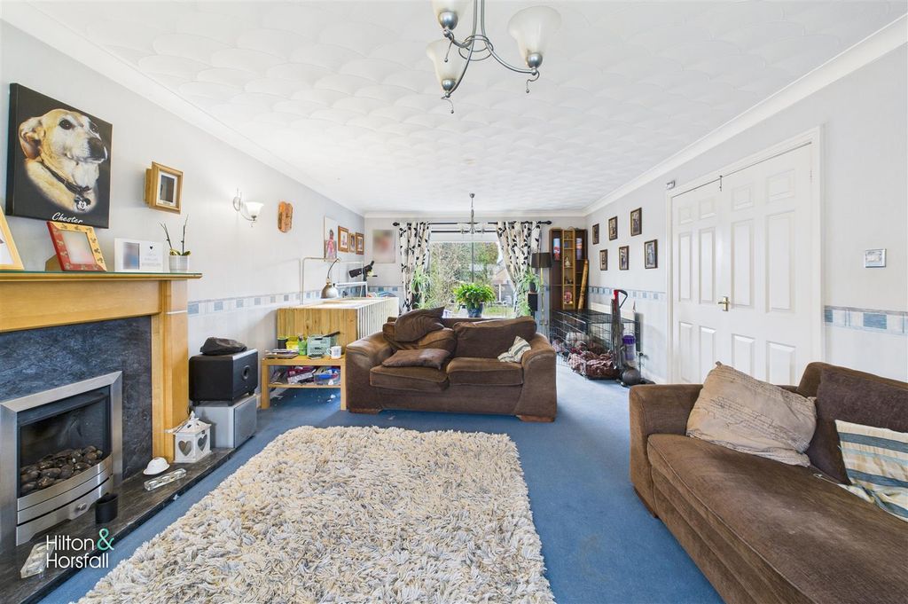 Property photo 3 of 25 Clover Crescent