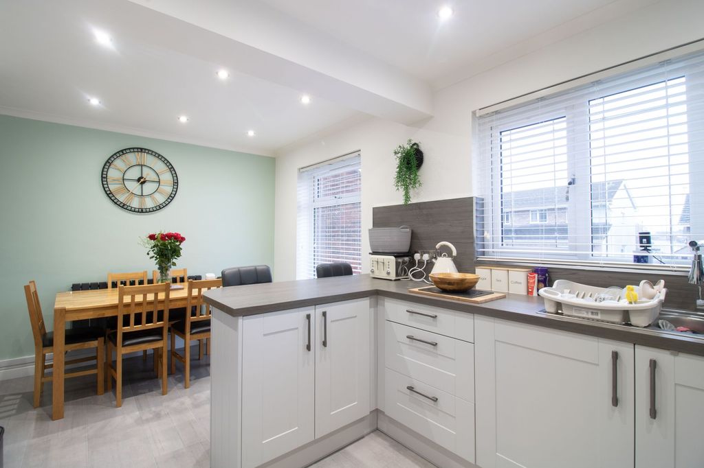 Property photo 3 of 25