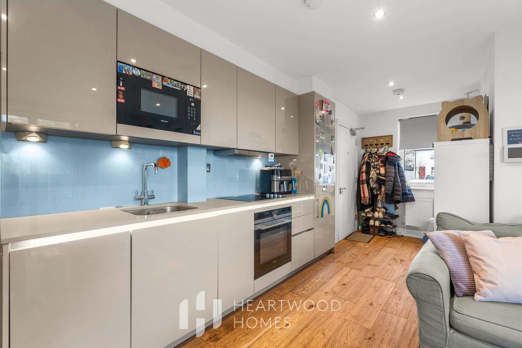 Property photo 3 of 12