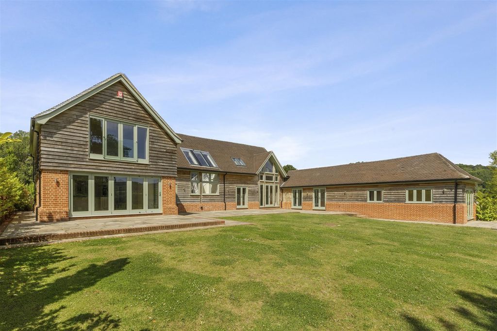 Property photo 1 of 32 Cotton-Barn-Holmbury-St-Mary-Rh5-6Nb-17.Jpg