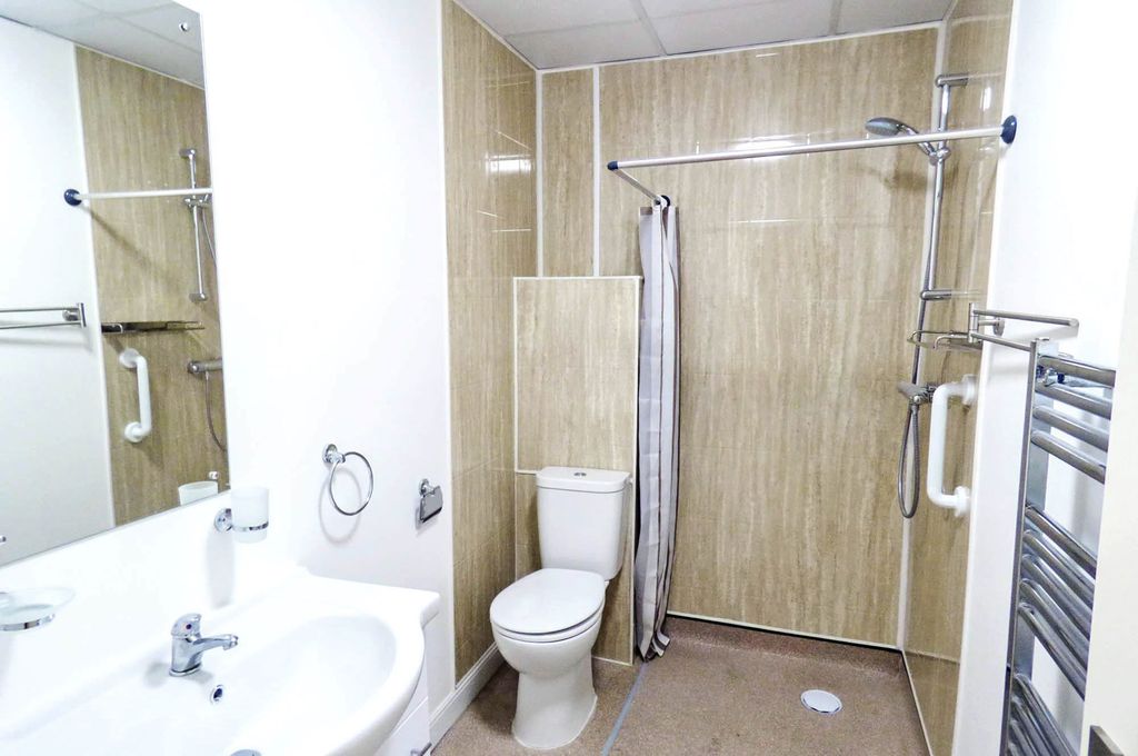 Property photo 2 of 6