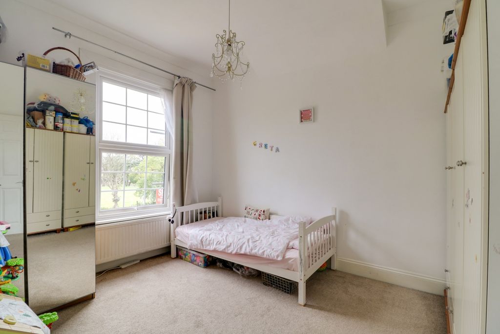 Property photo 3 of 7 Img_2924-Img_2926