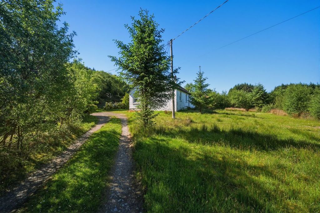 Property photo 2 of 8