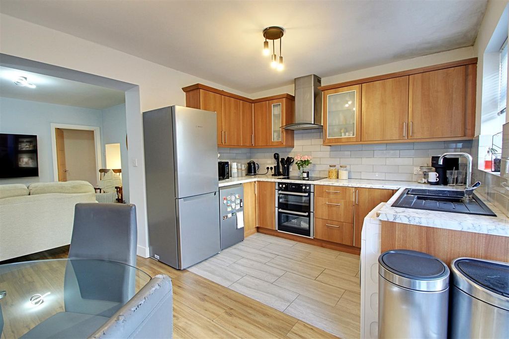 Property photo 2 of 14 Kitchen Diner 2.Jpg