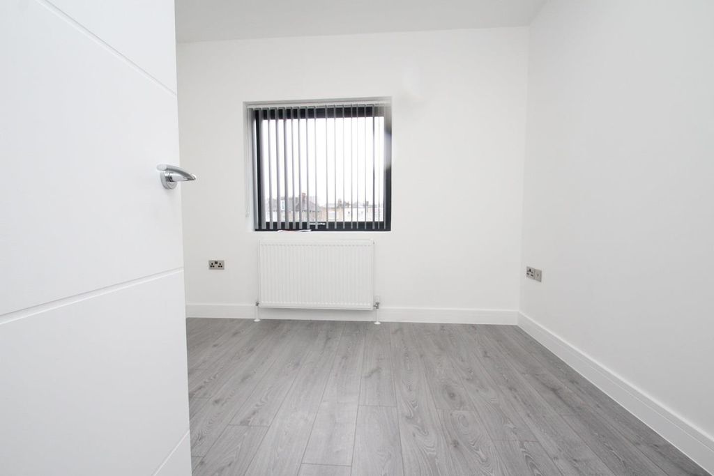 Property photo 3 of 7 O_1F0F6Drs4Jhtqdgujrgvsil4J.Jpg