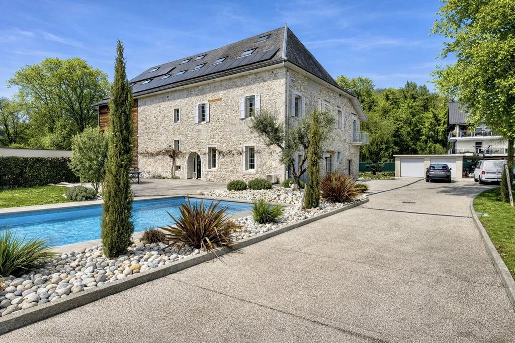 Property photo 1 of 44