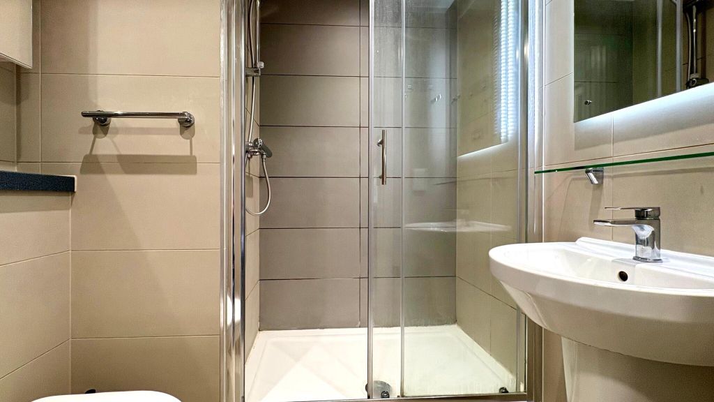 Property photo 3 of 33 Bathroom