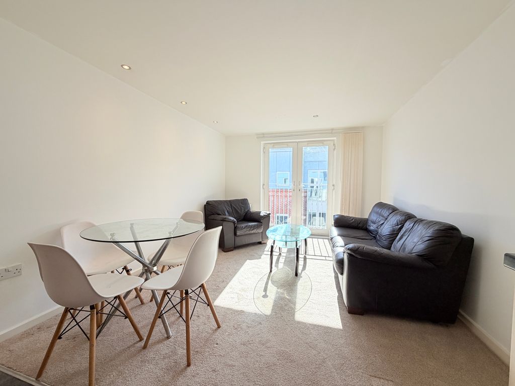 Property photo 1 of 8 Spacious Top Floor Apartment With Secure Parking