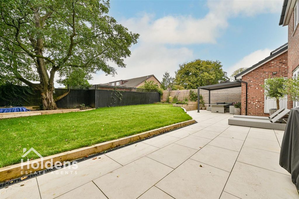 Property photo 2 of 25