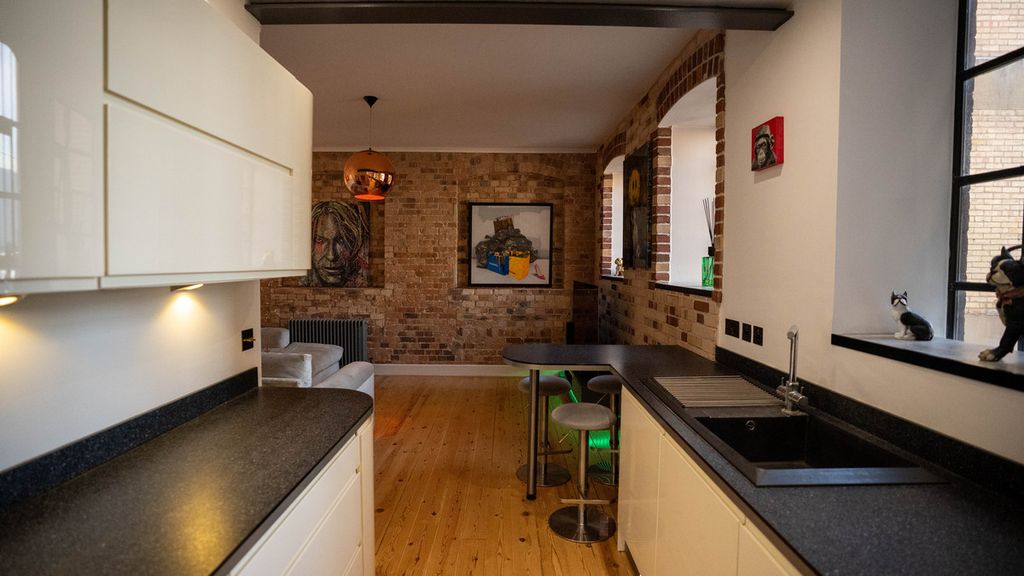 Property photo 2 of 37