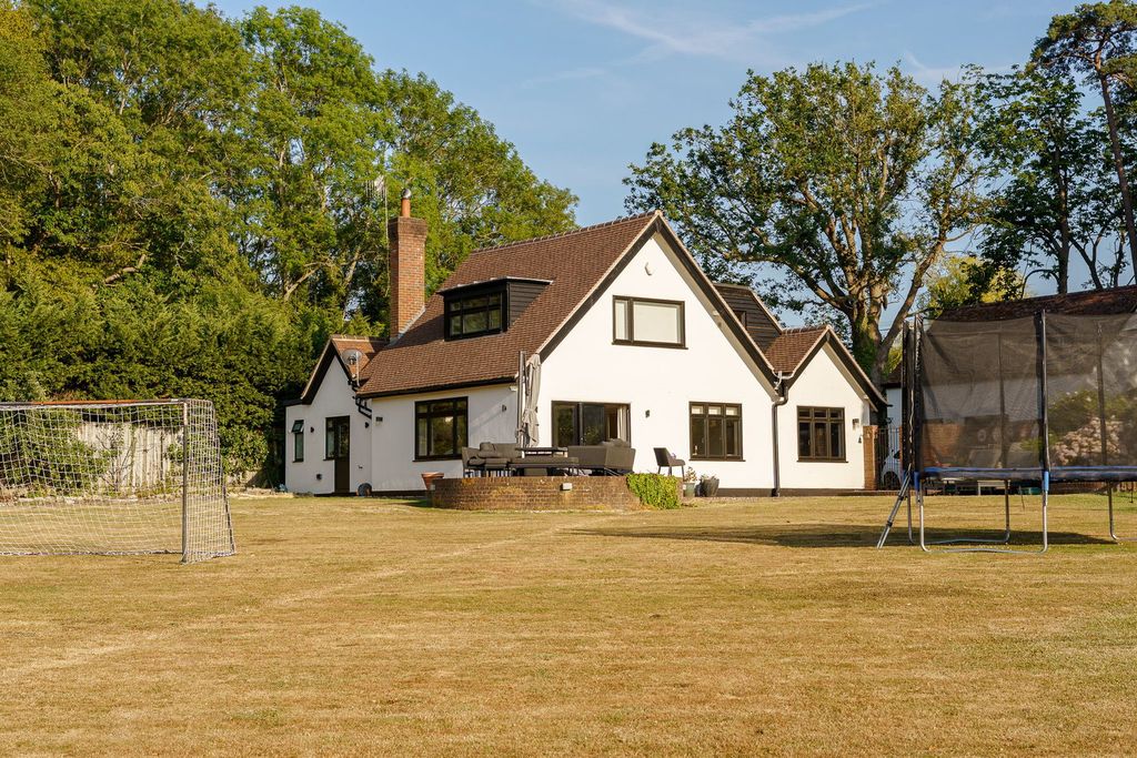 Property photo 2 of 32
