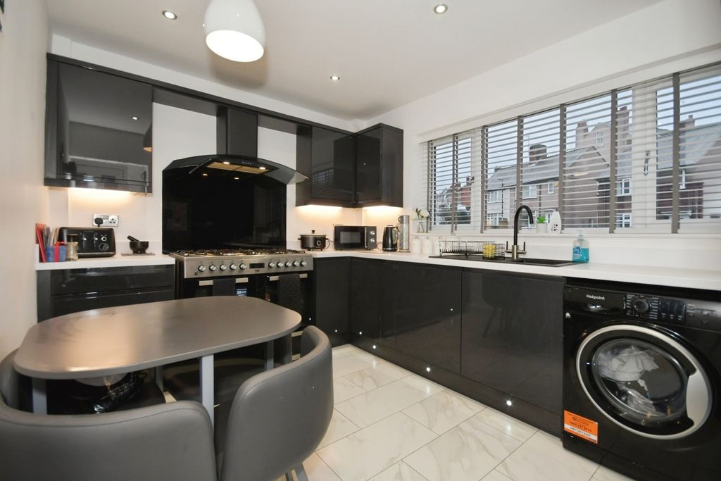 Property photo 3 of 16 Pbox-Img.Jpg