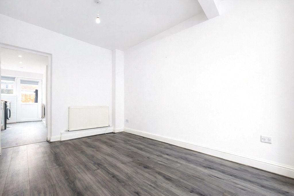 Property photo 3 of 12 Picture No. 02